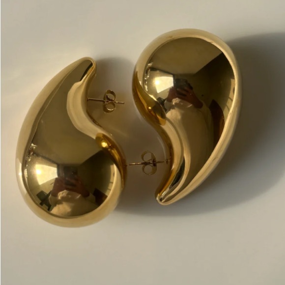 Monarca Gold Drop Earrings - Picture 3 of 3